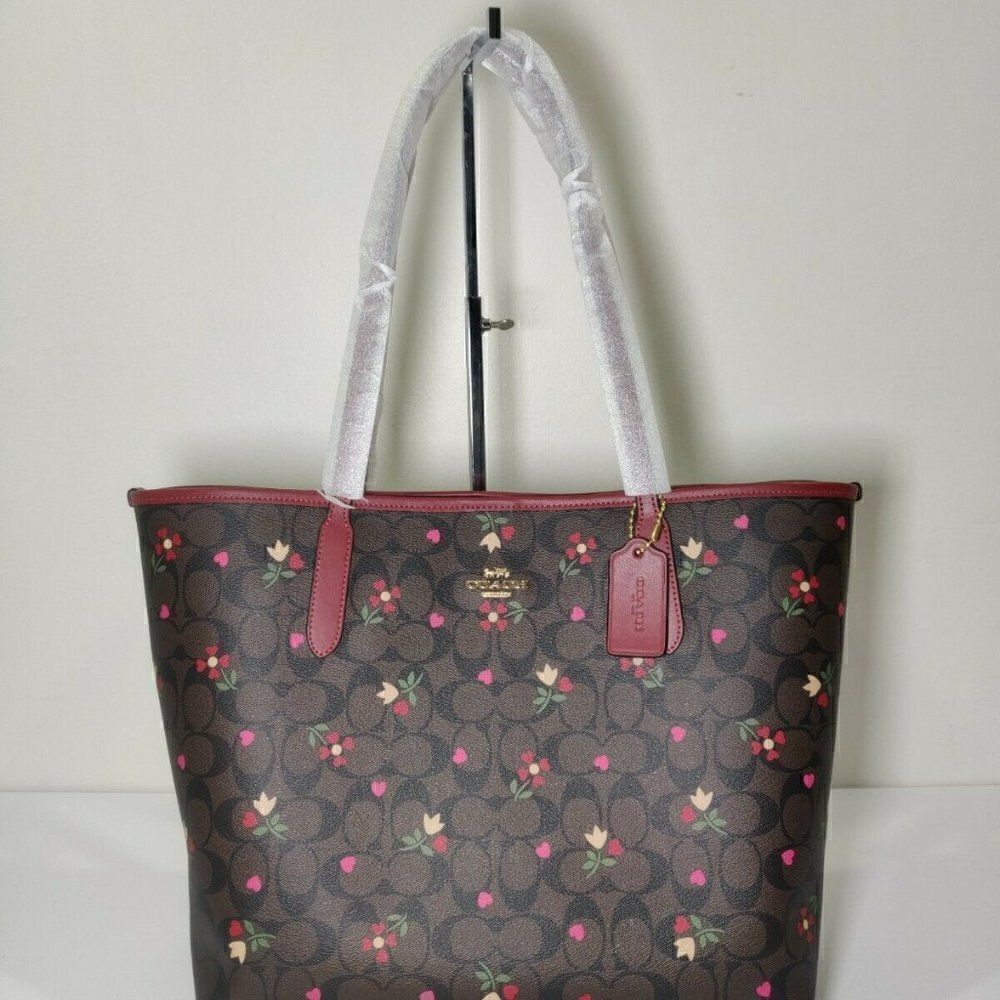 Nwtc7616 Coach City Tote In Signature Canvas With Heart Petal Print